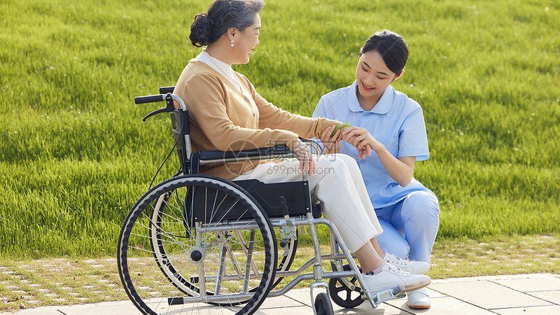 社区养老服务中心加盟，揭秘流程与费用关键点